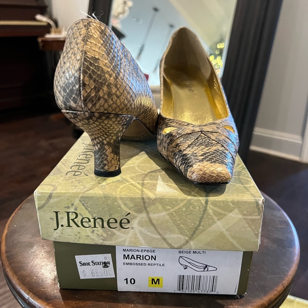 Like New J. Renee Marion Embossed Repile shoes